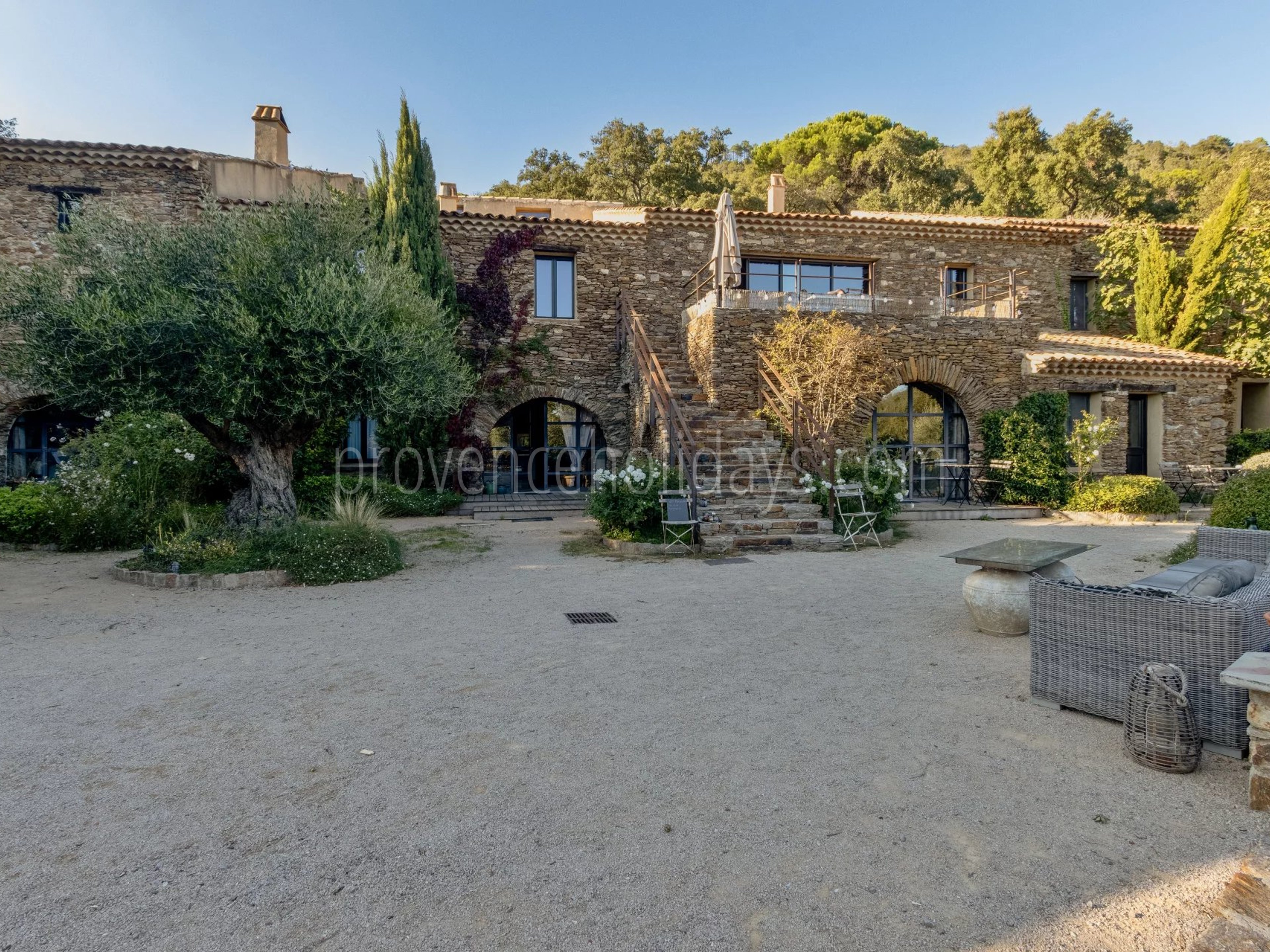 27 - Stone estate in La Garde-Freinet: Villa: Exterior