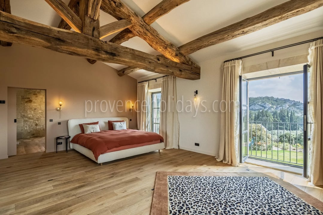 17 - Le Loup des Alpilles: Villa: Bedroom