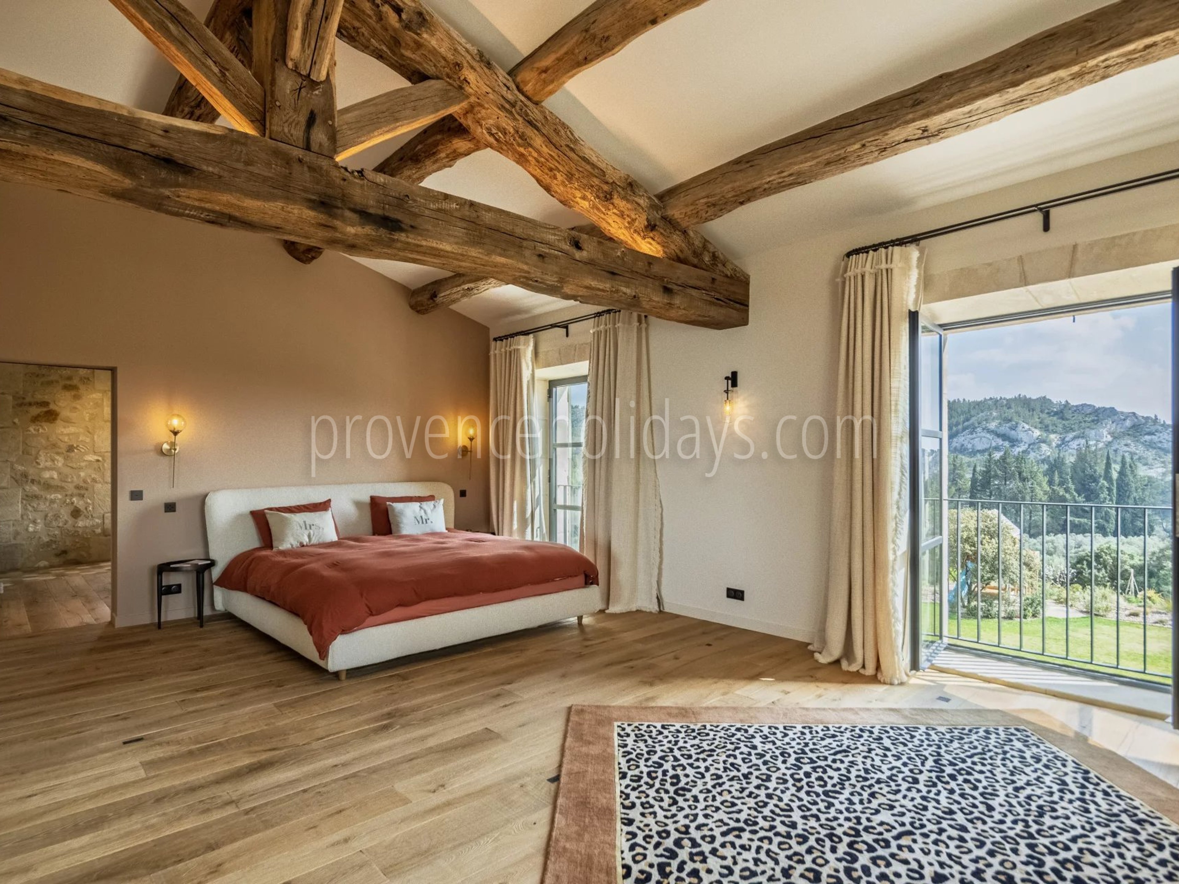 17 - Le Loup des Alpilles: Villa: Bedroom