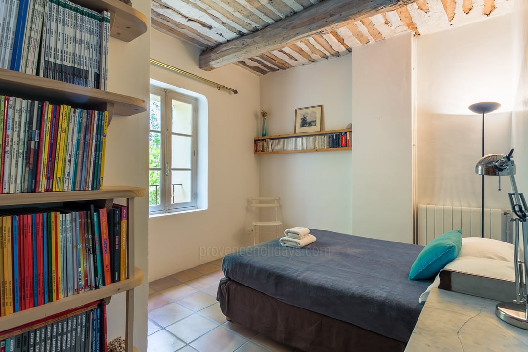 12 - Mas Aubade: Villa: Bedroom