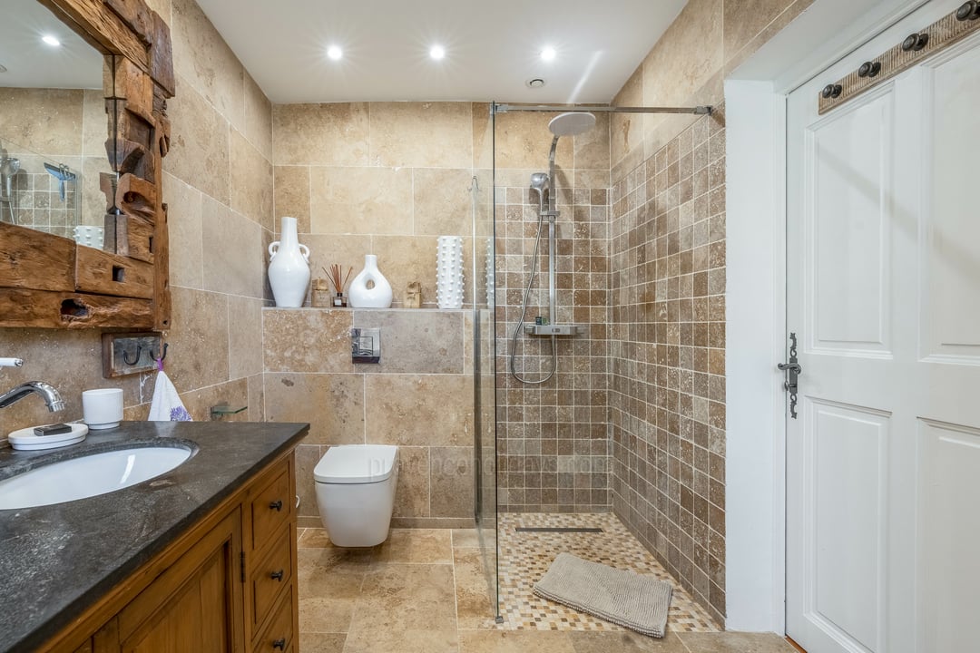 20 - Bastide des Chênes: Villa: Bathroom
