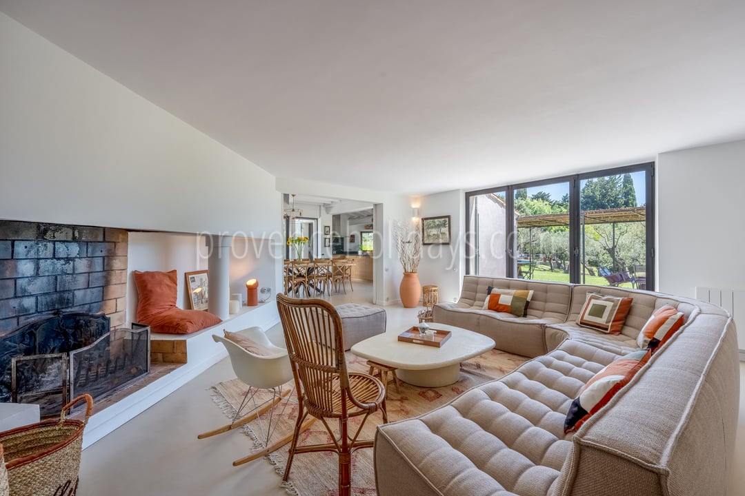 28 - Mas de la Burlande: Villa: Interior
