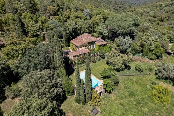 34 - Hamlet to renovate in Grimaud: Villa: Exterior