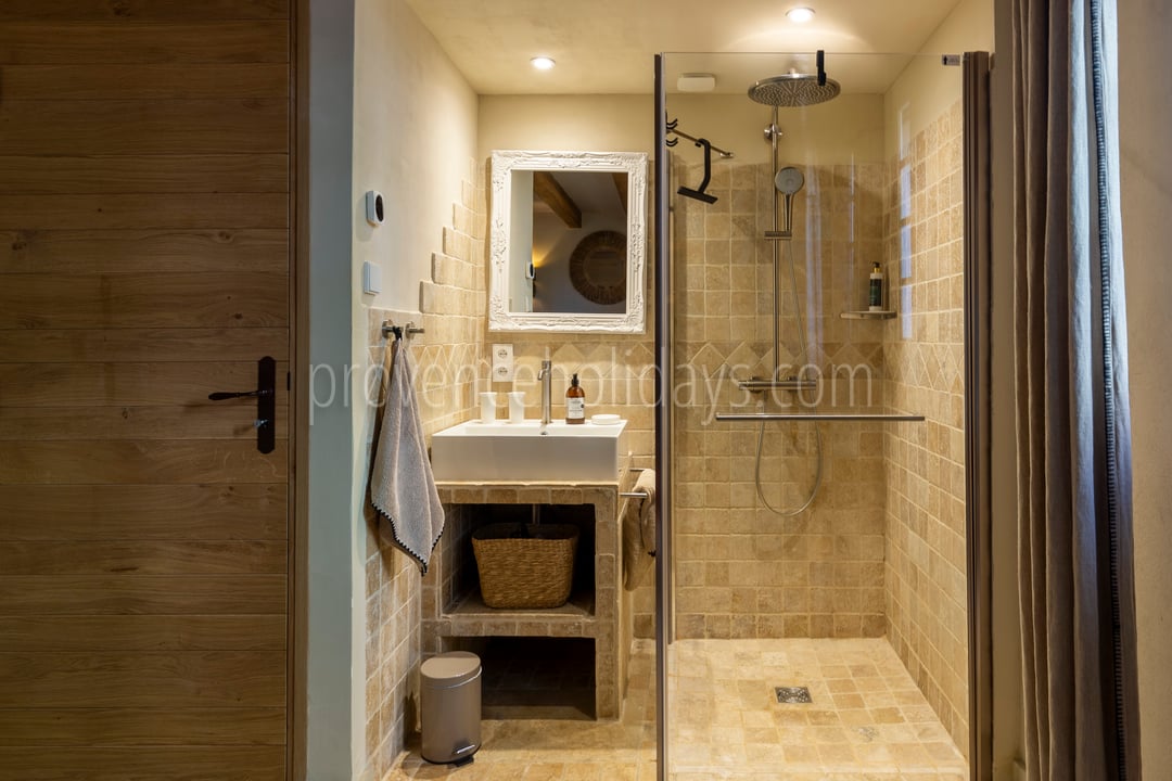 26 - Le Mas de la Terre Rouge: Villa: Bathroom 2