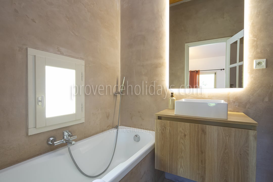47 - Mas du Carlet: Villa: Bathroom