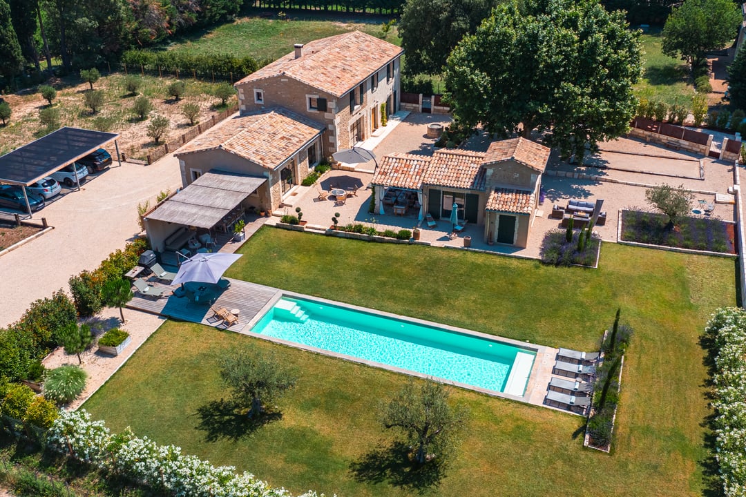 Farmhouse with a Heated Pool in Saint-Rémy-de-Provence