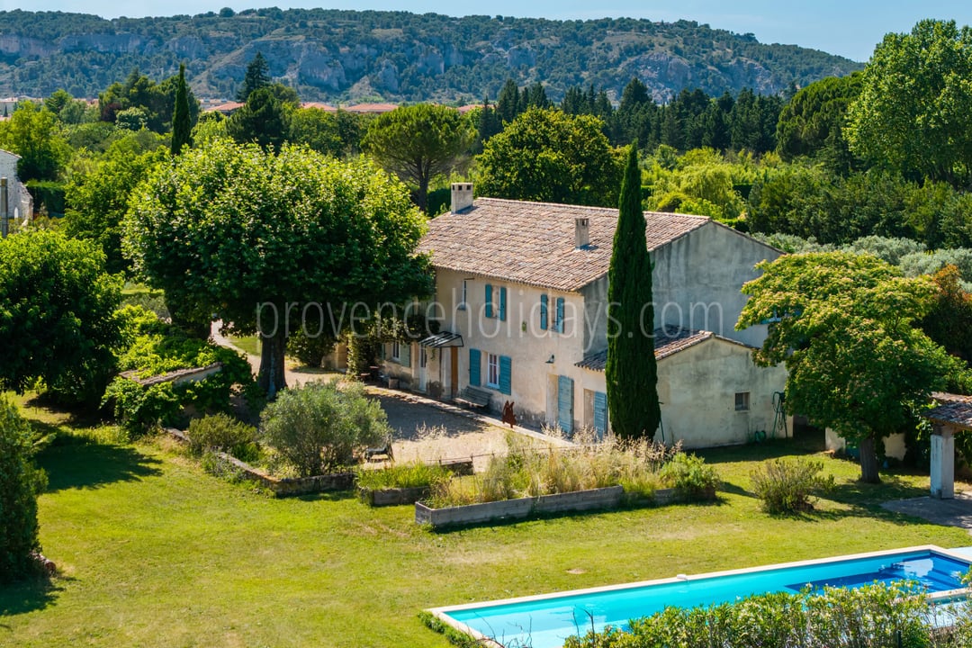 Provençal mas with pool and gîtes in Cavaillon