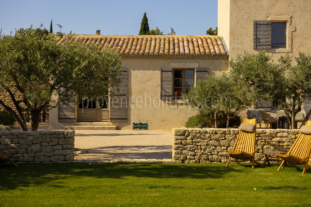 38 - Mas du Rocher: Villa: Exterior