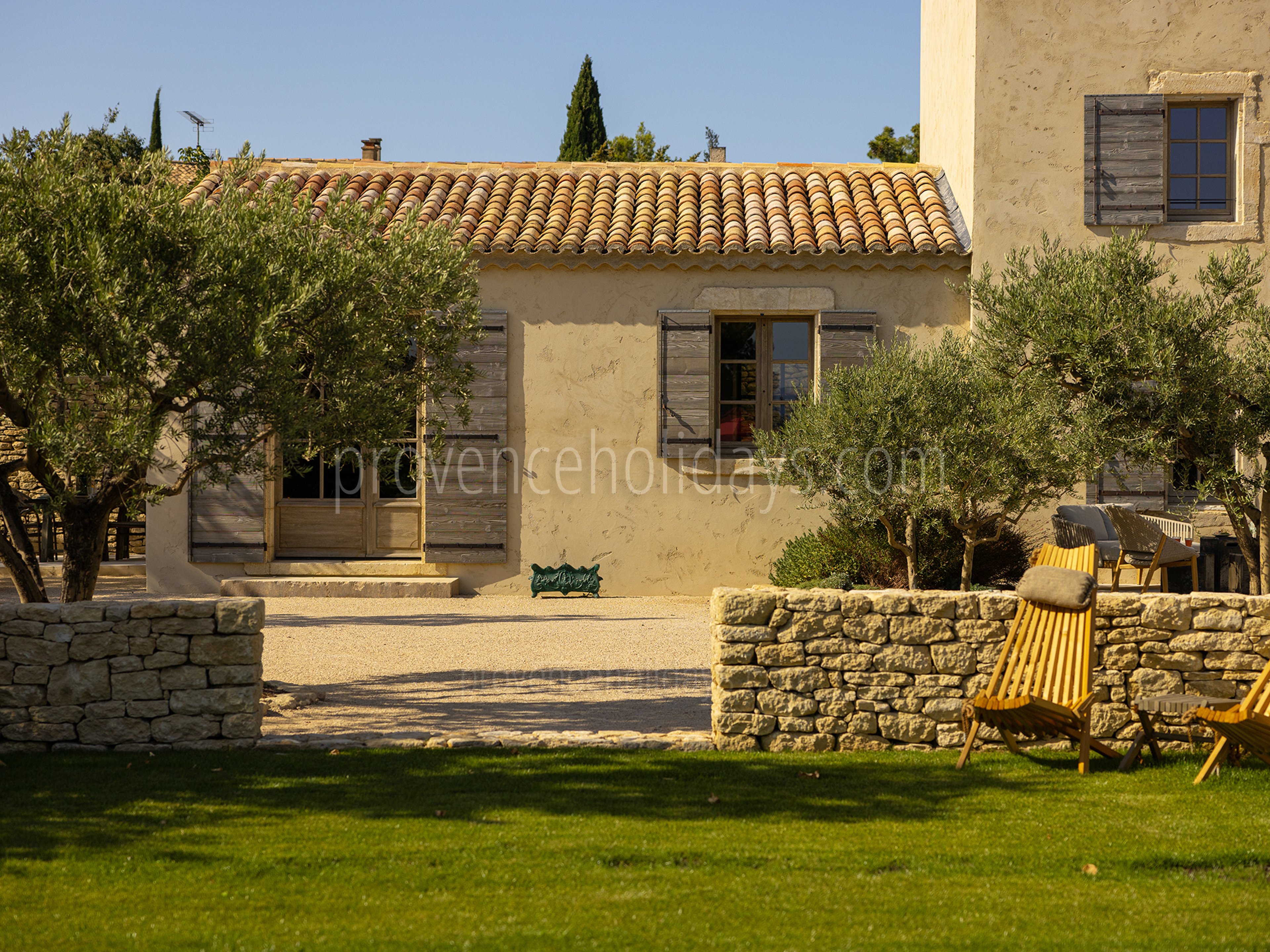 38 - Mas du Rocher: Villa: Exterior