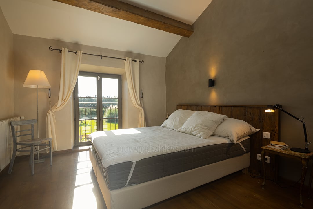 20 - Le Mas d\'Orgon: Villa: Bedroom