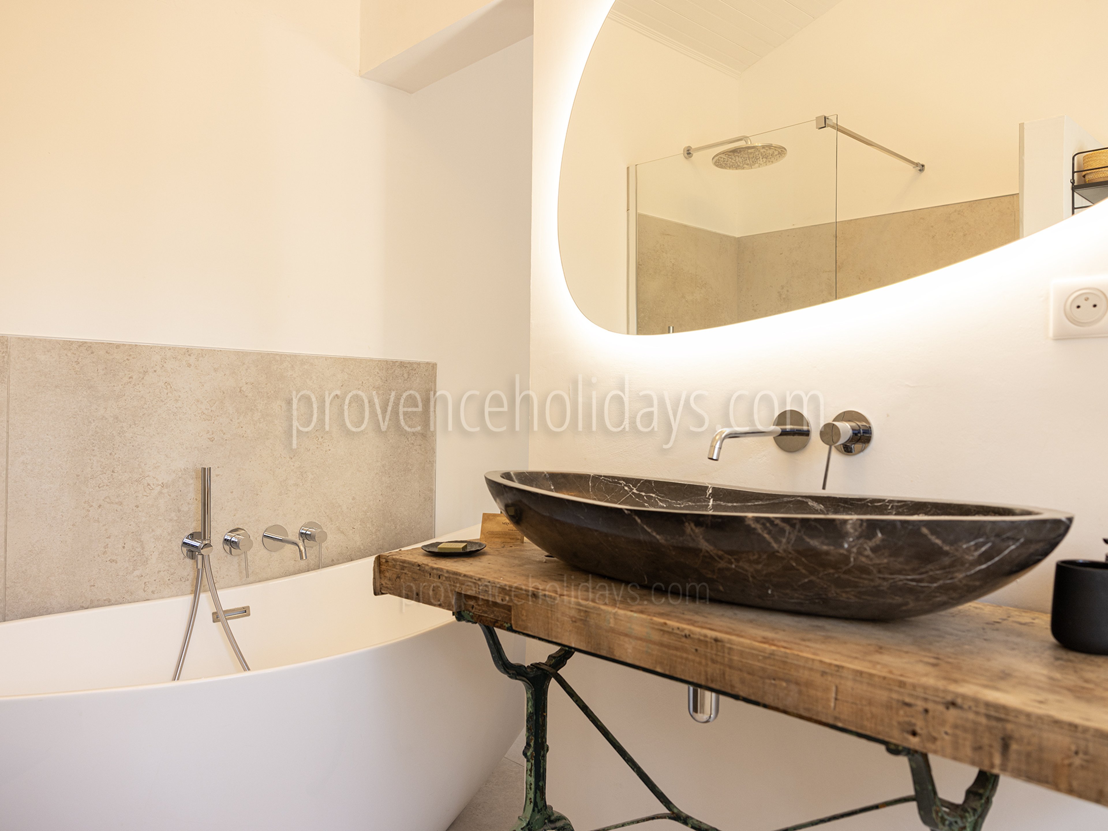 15 - Mas du Rosier: Villa: Bathroom