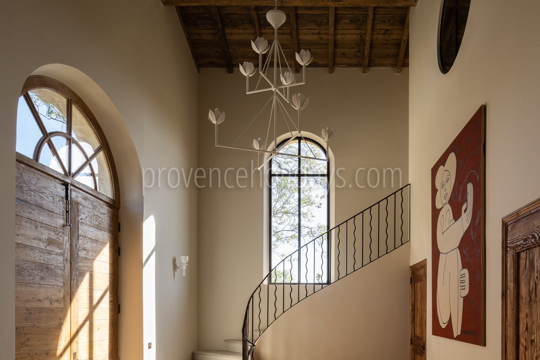 24 - Mas Chabaud: Villa: Interior