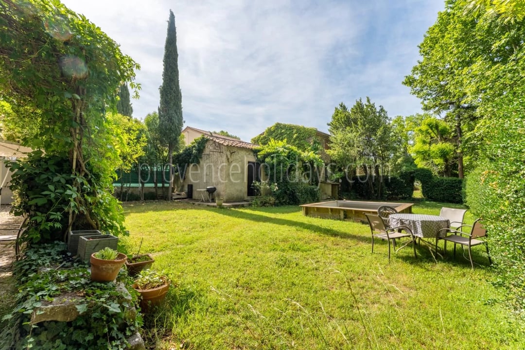 15 - Stone bastide in Ansouis: Villa: Exterior