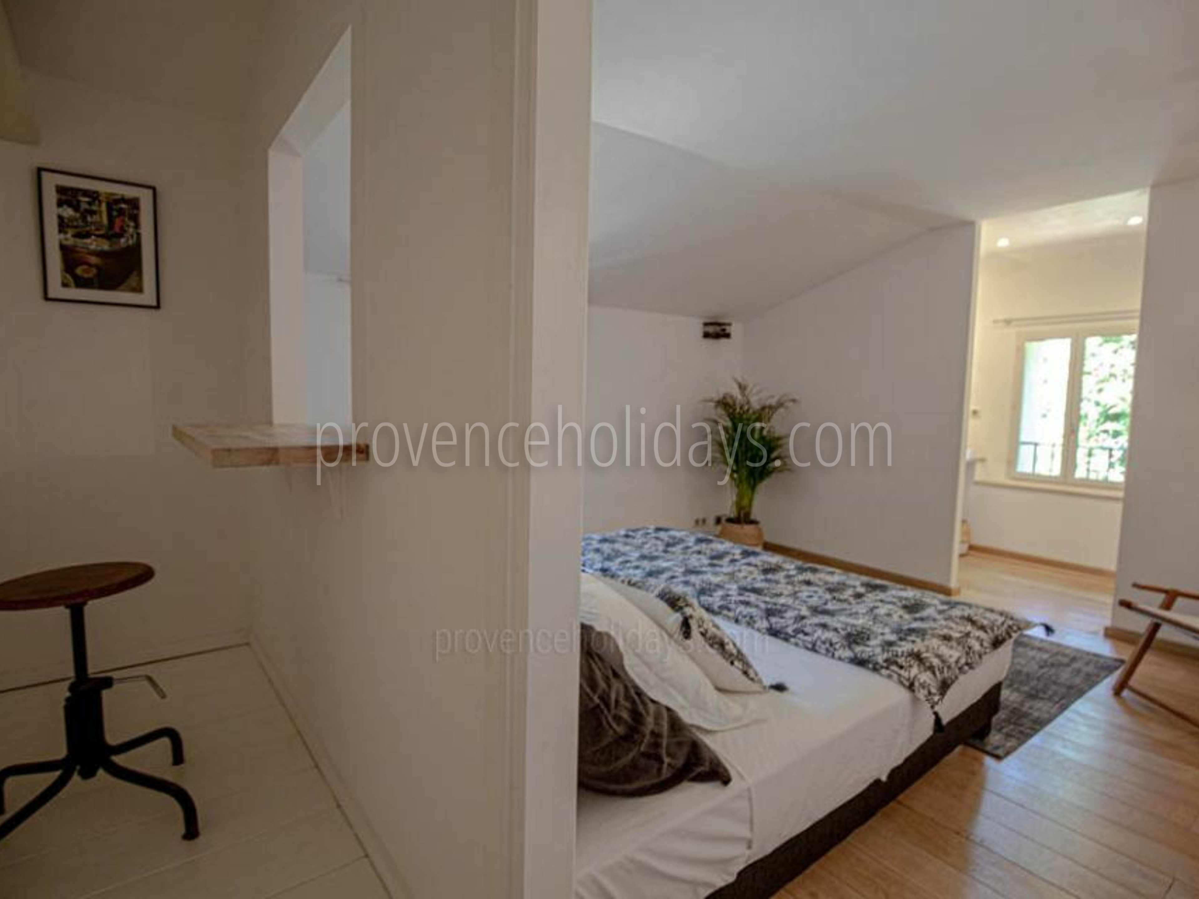 27 - Villa Beaumes: Villa: Interior