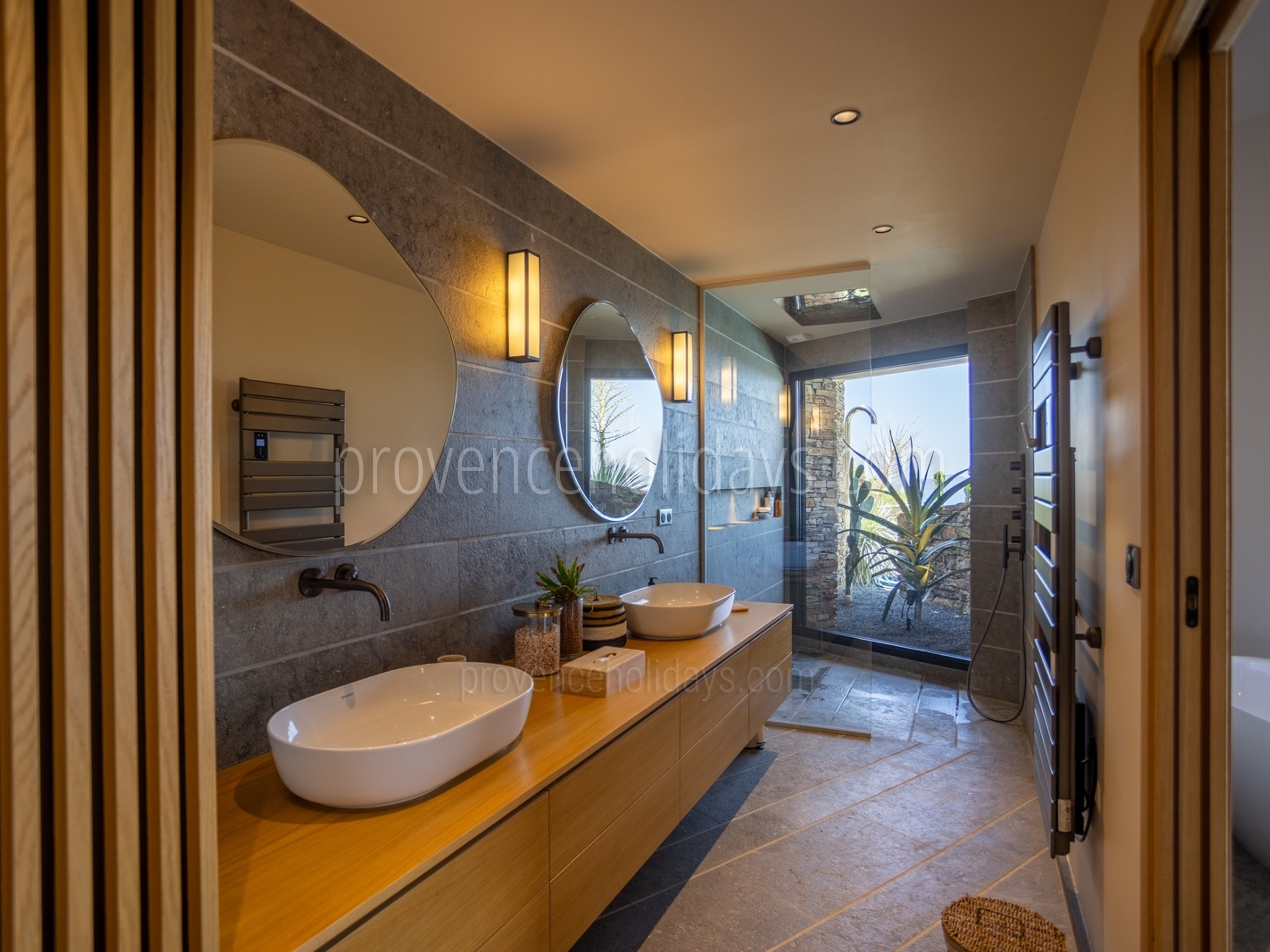 26 - Villa Des Sables: Villa: Bathroom