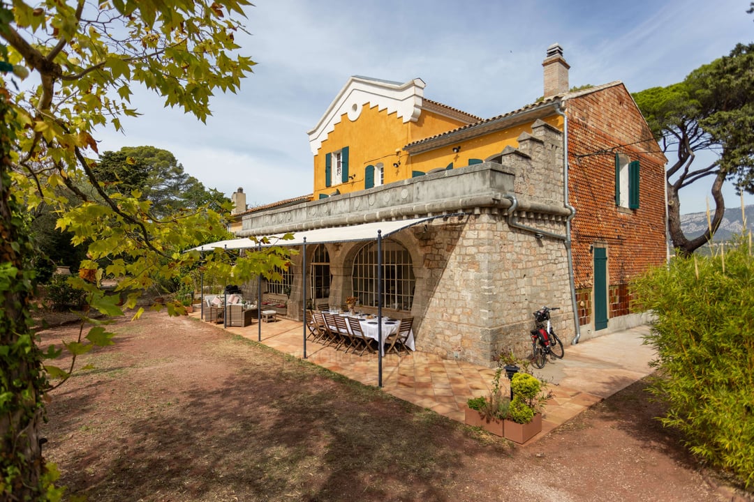 32 - Bastide Le Pradet: Villa: Exterior