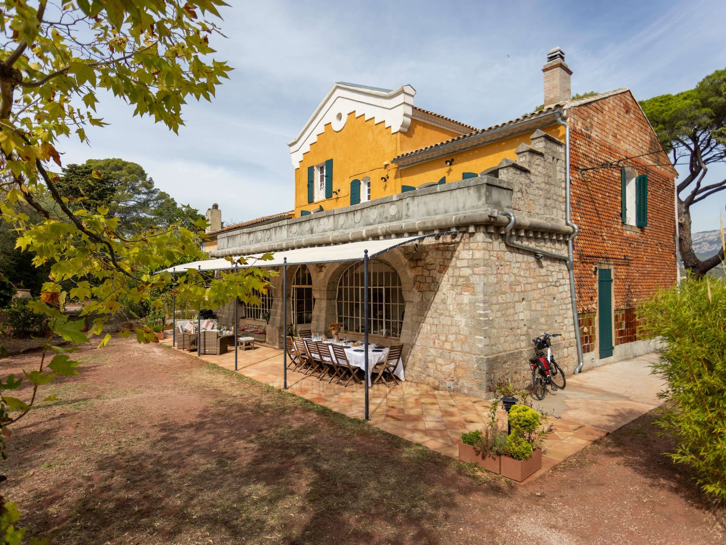 32 - Bastide Le Pradet: Villa: Exterior