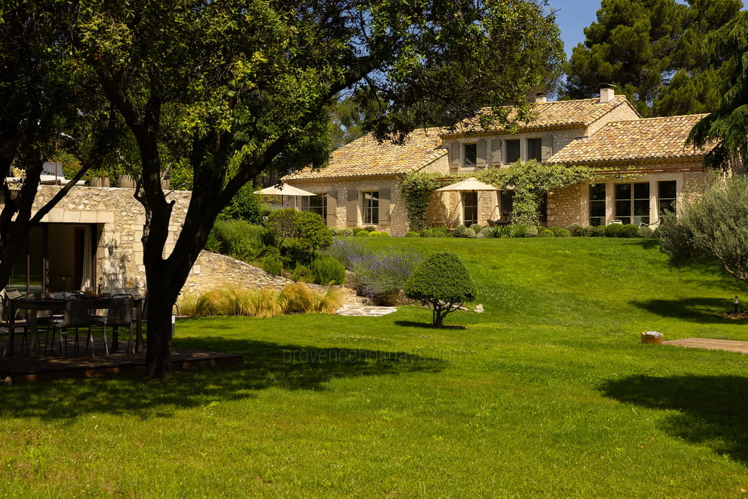 Charmantes Bauernhaus mit beheiztem Pool in Eygalières