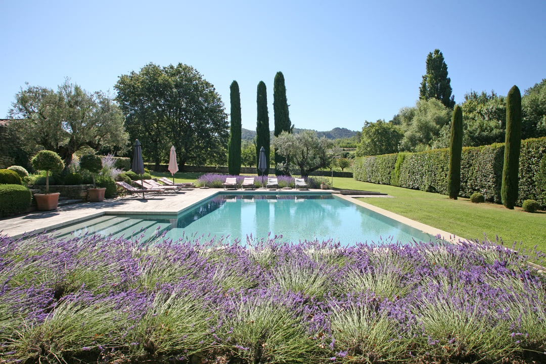 Mas with private tennis court near Bonnieux