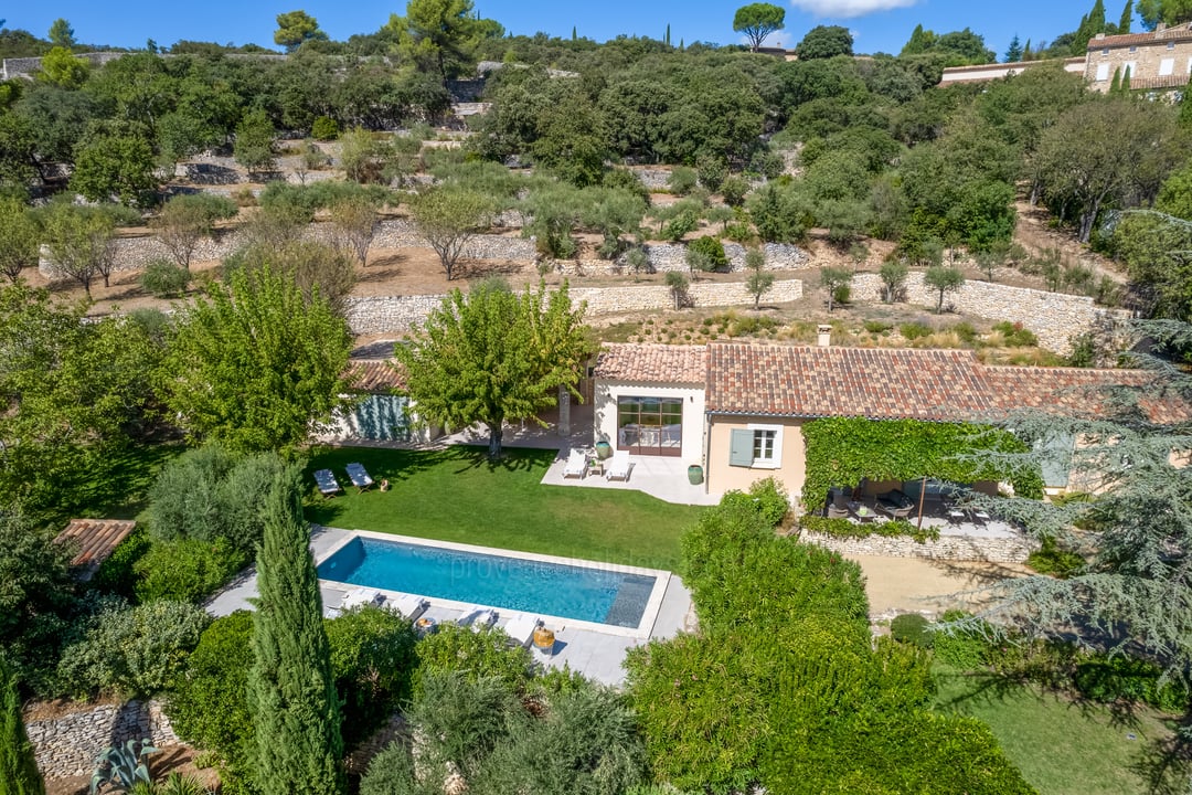Modern villa with panoramic view in Joucas