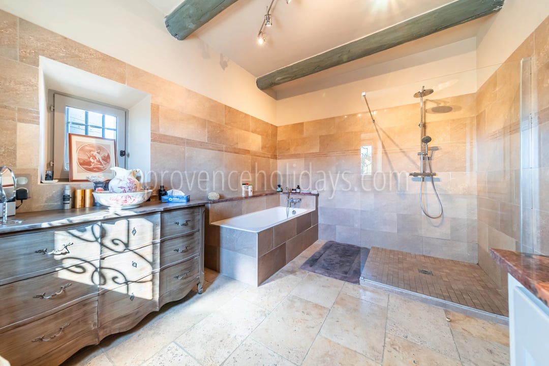 19 - Provençal mas in Robion: Villa: Bathroom