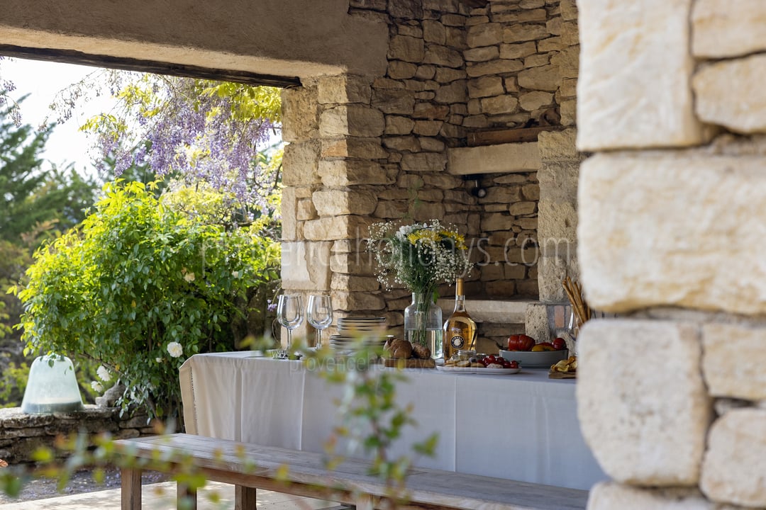 28 - La Maison des Glycines: Villa: Exterior