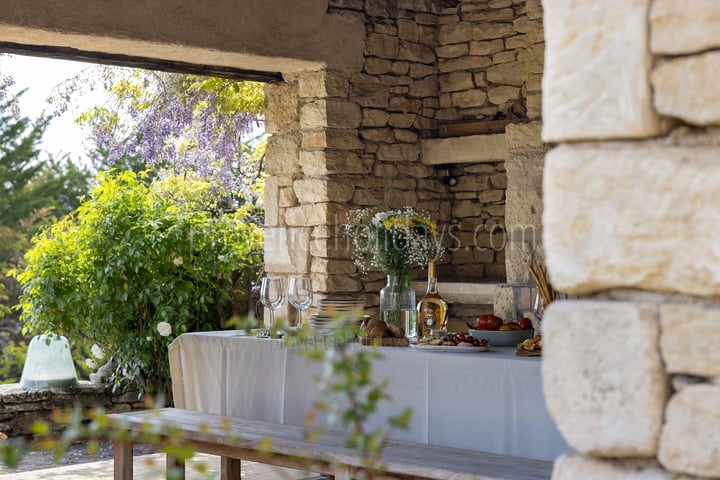 28 - La Maison des Glycines: Villa: Exterior