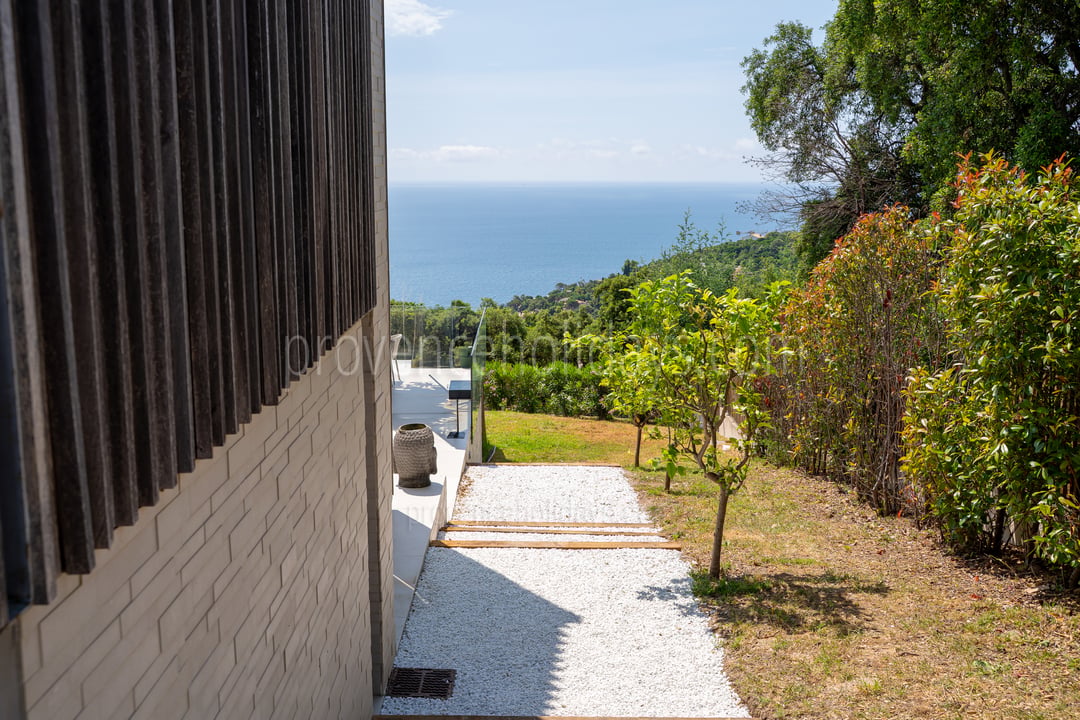 12 - Villa Iris: Villa: Exterior