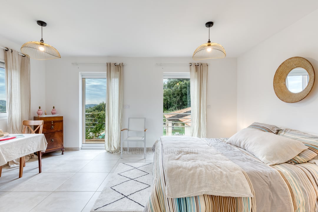 21 - Villa Harmonie de Gigaro: Villa: Bedroom