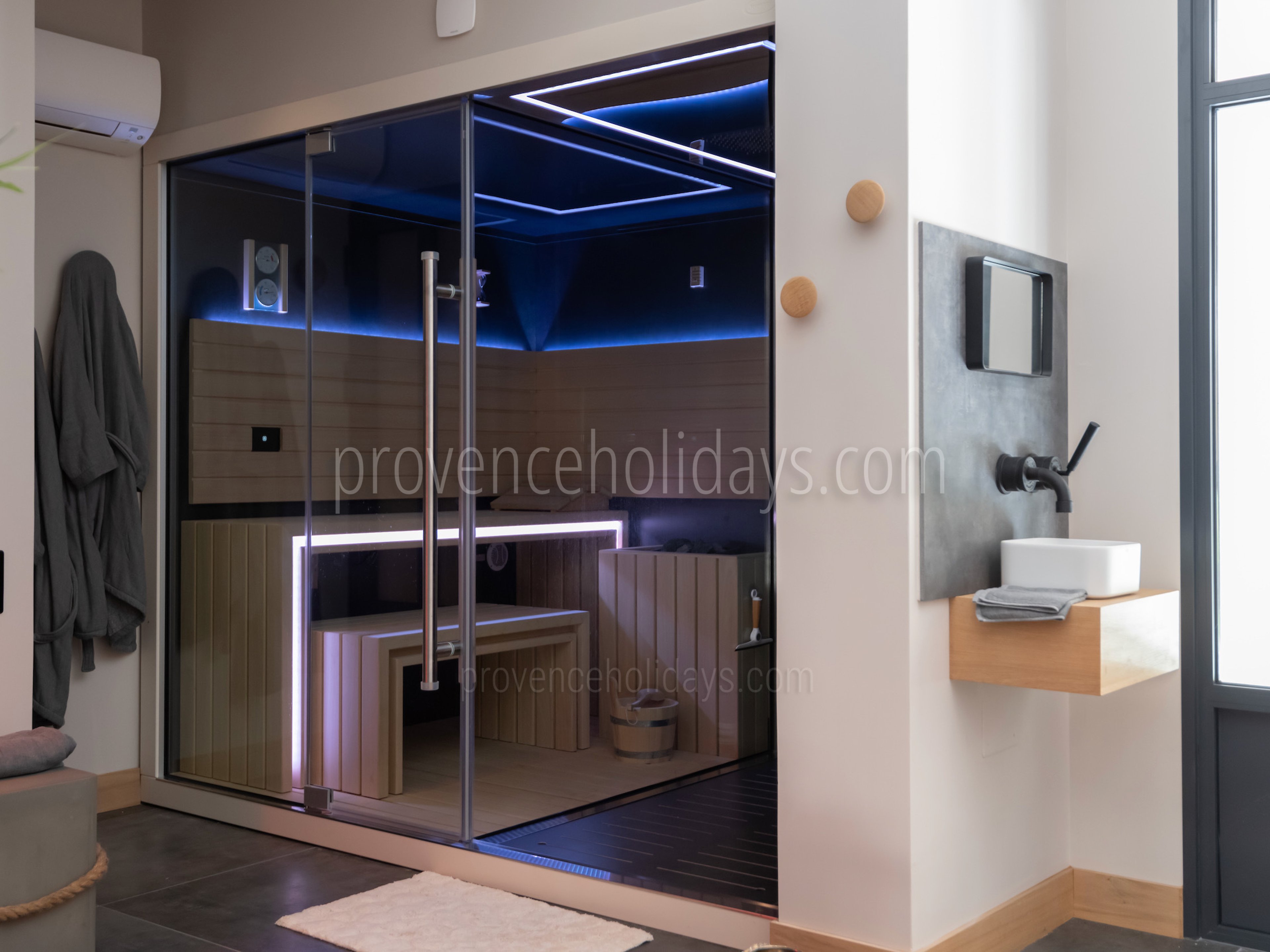 37 - Mas des Étoiles: Villa: Interior
