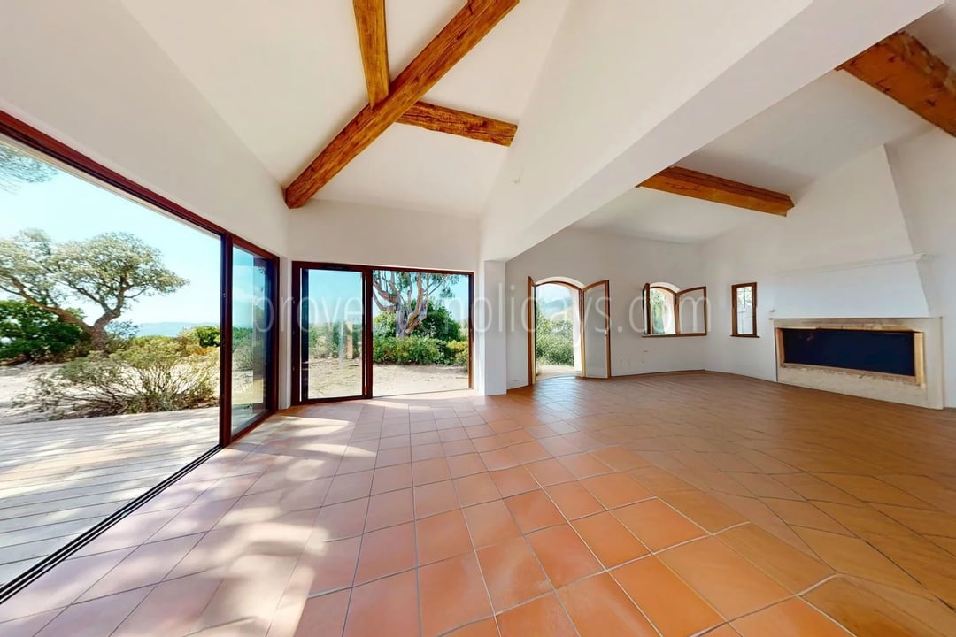 19 - Te renoveren villa in Rayol-Canadel-sur-Mer: Villa: Interior
