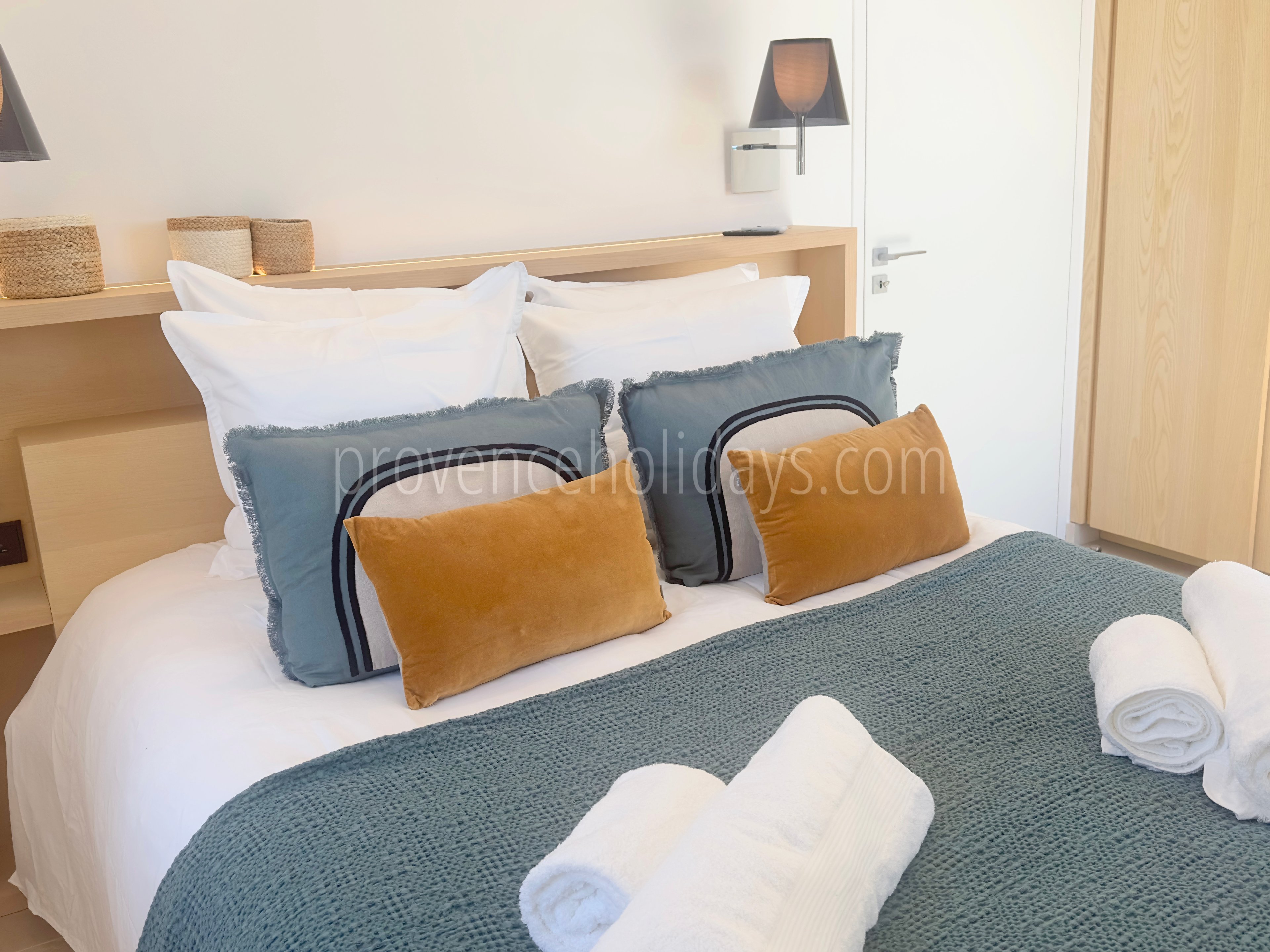 40 - Domaine Altavista: Villa: Bedroom 4