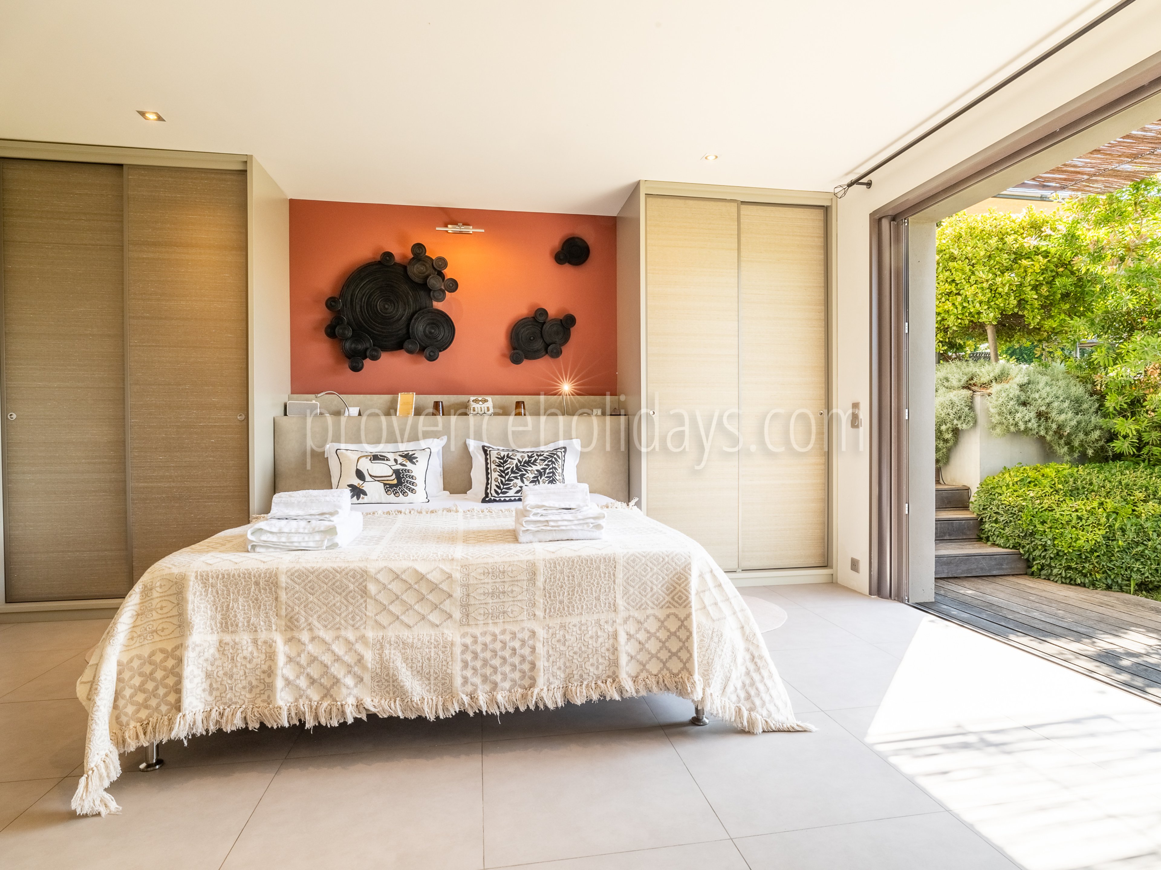 19 - Le Mas du Vallon: Villa: Bedroom
