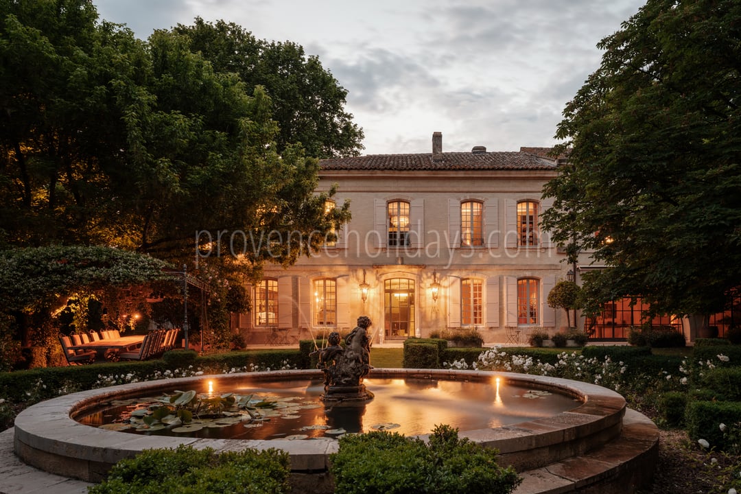 58 - Mas de Maussane: Villa: Exterior