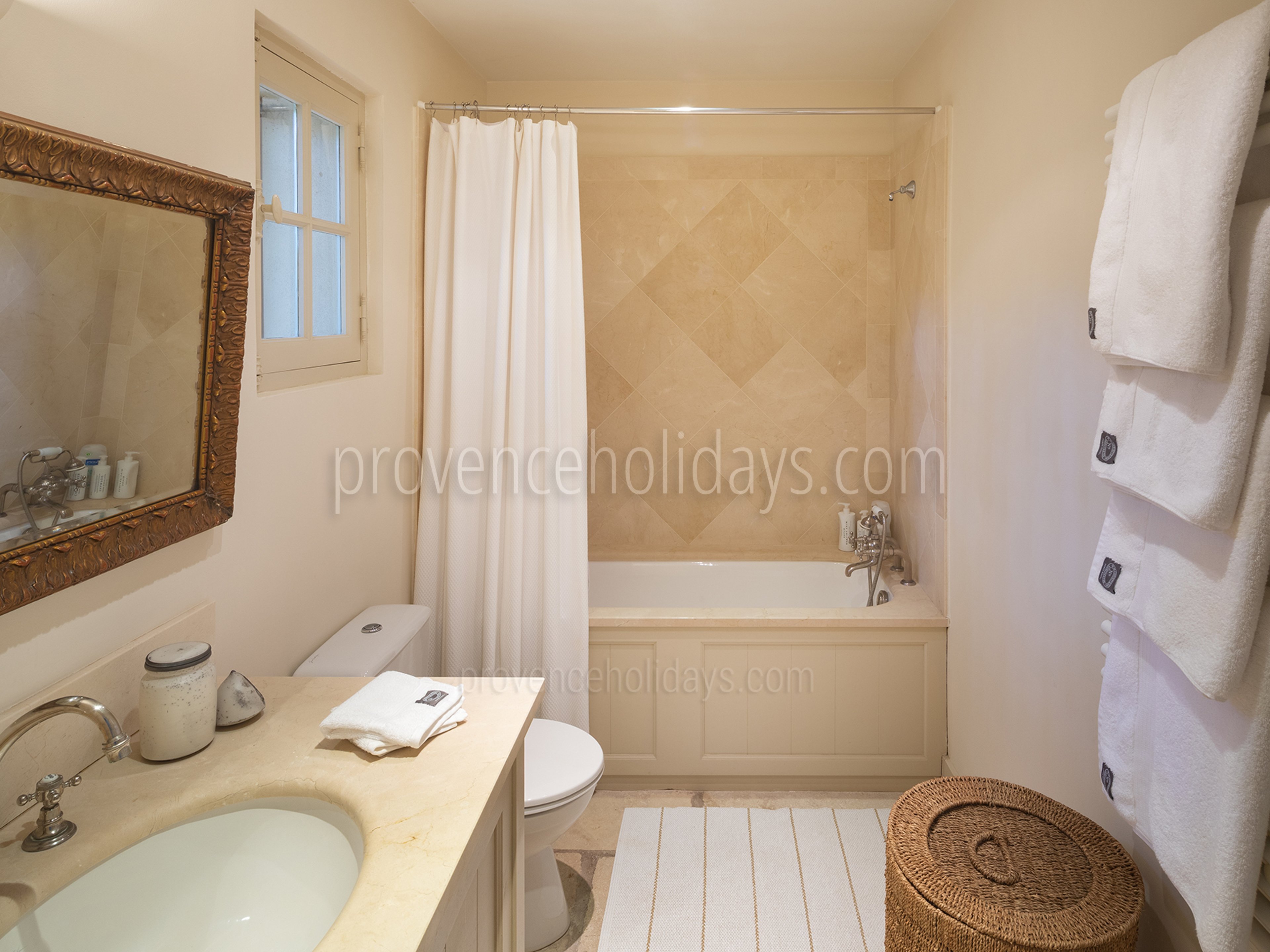40 - Mas Provence: Villa: Bathroom