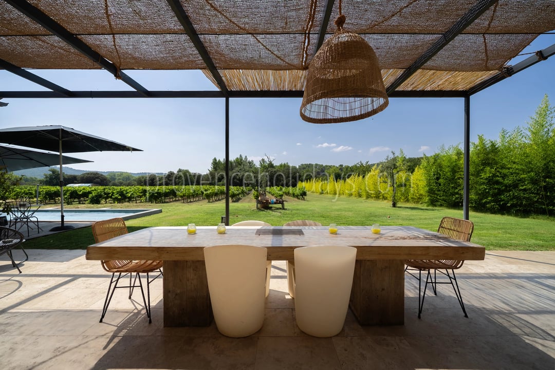 2 - FOR SALE – Charming property with a pool in Vaugines, near Lourmarin – panoramic view of the Luberon.: Villa: Exterior