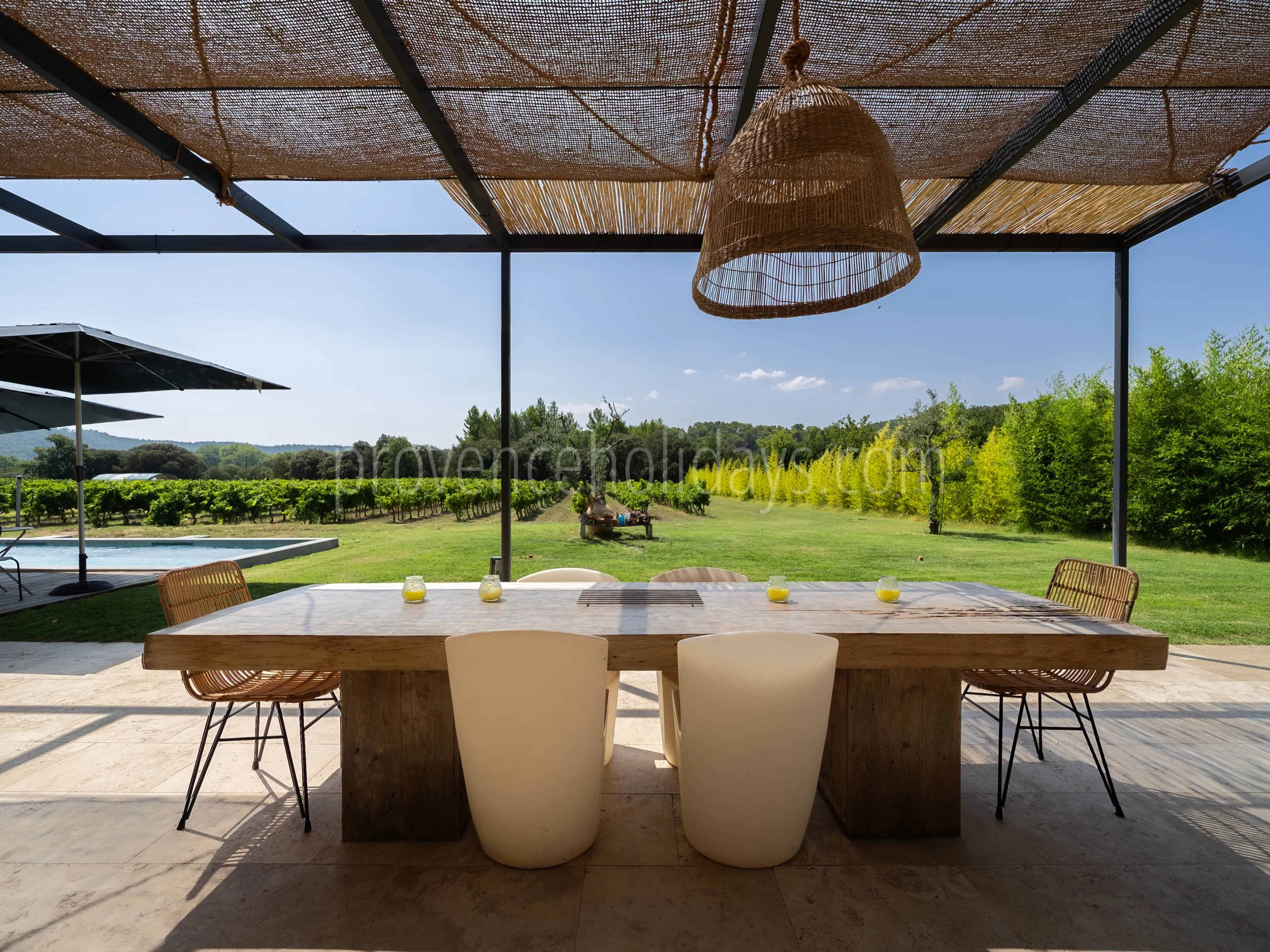 2 - FOR SALE – Charming property with a pool in Vaugines, near Lourmarin – panoramic view of the Luberon.: Villa: Exterior