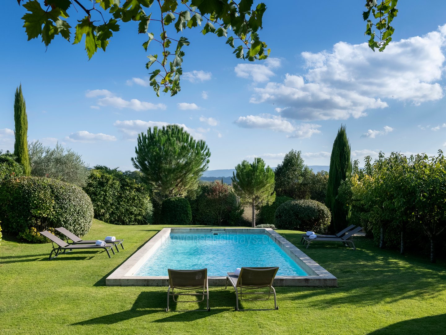 7 - Bastide de Joucas: Villa: Exterior