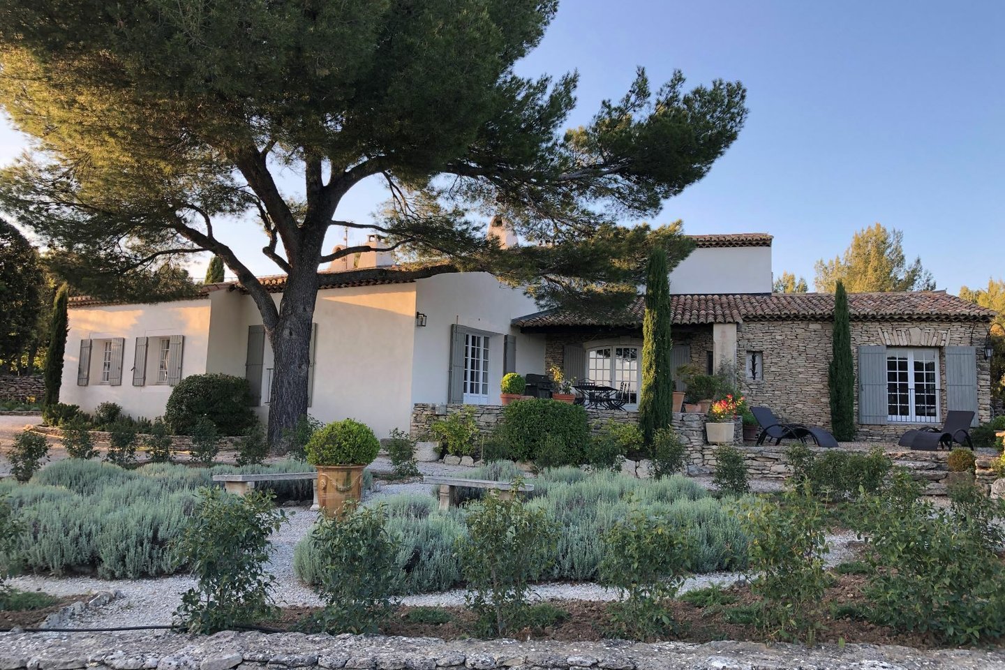 11 - Mas de Gordes: Villa: Exterior