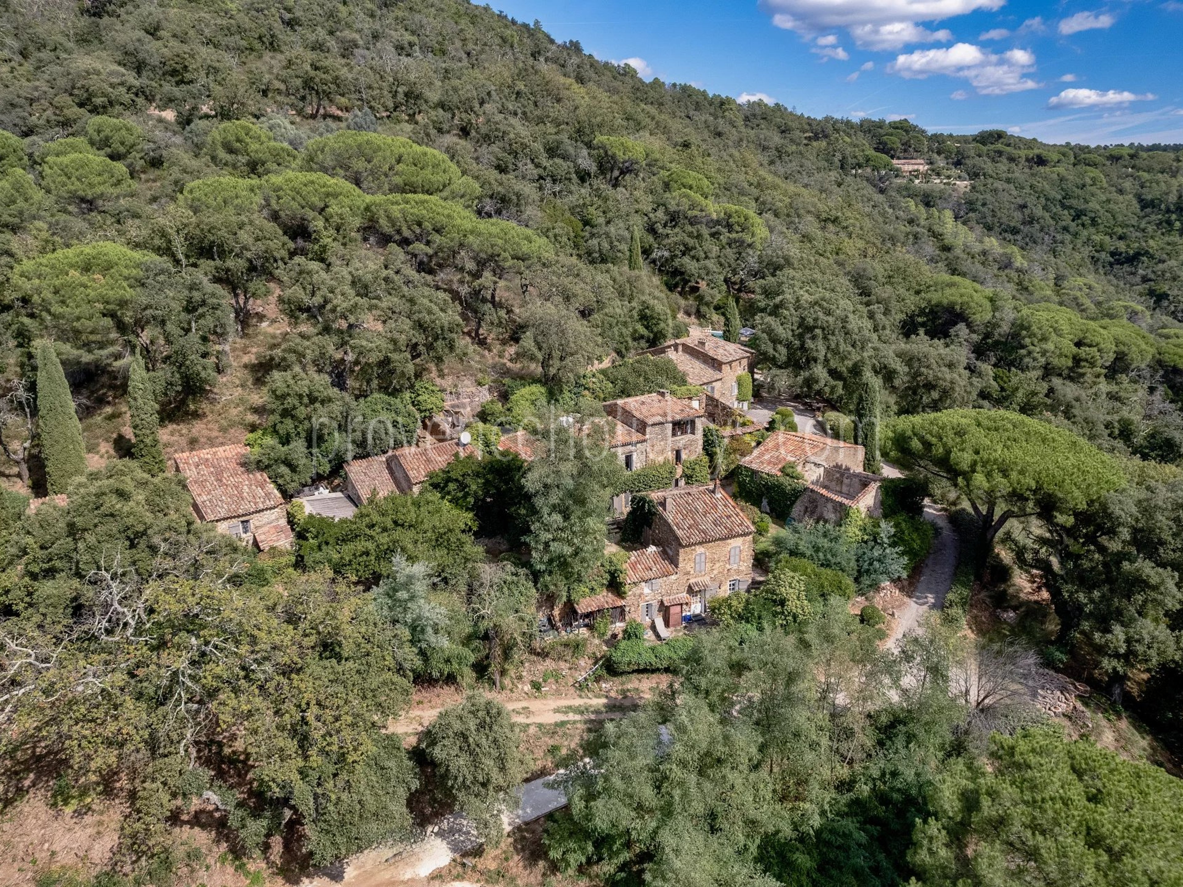 16 - Steinernes hameau in La Garde-Freinet: Villa: Exterior