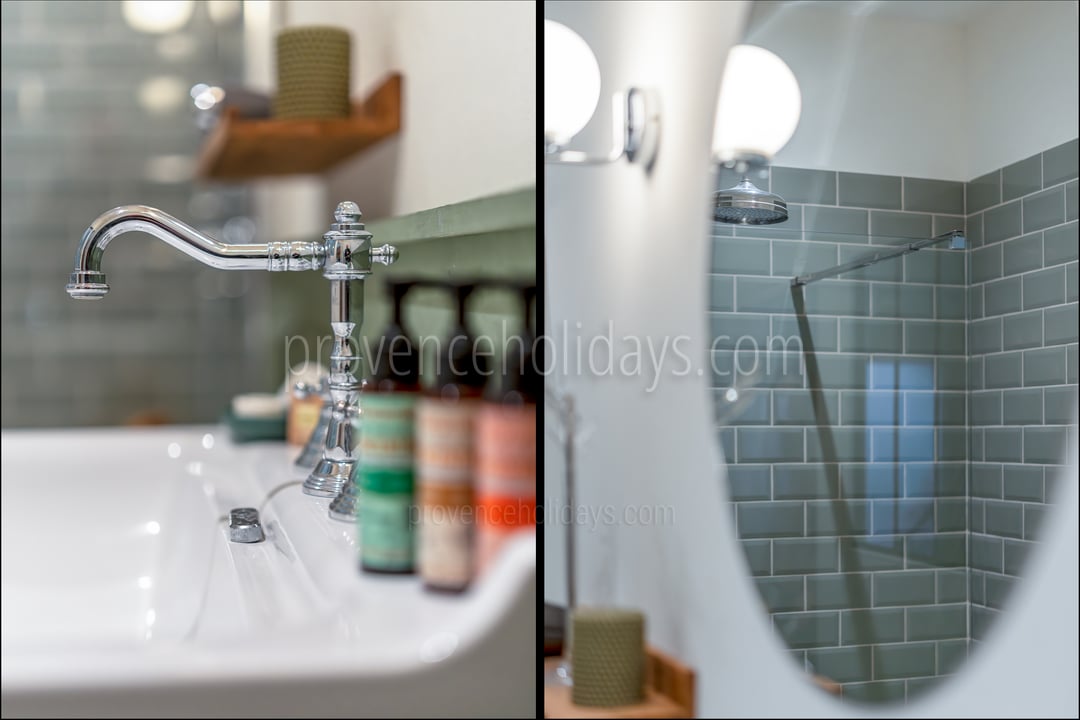 19 - Mas des Roches: Villa: Bathroom