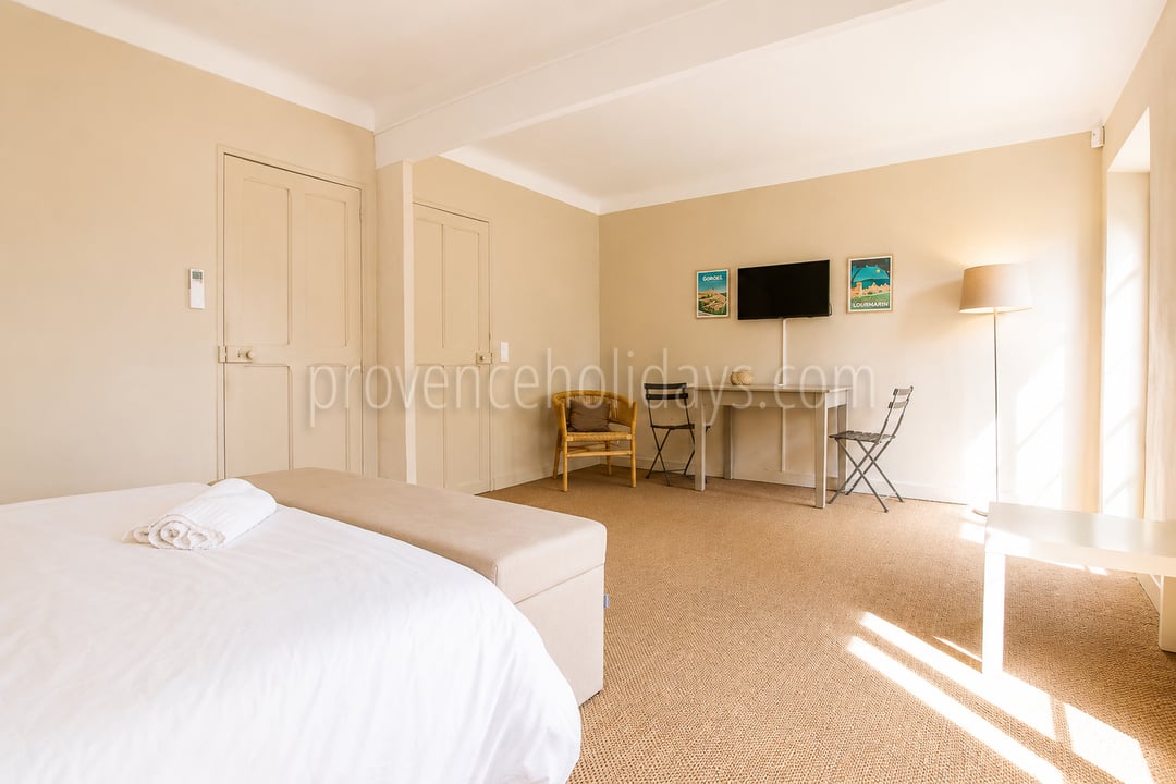 43 - Bauernhaus mit Blick auf den Luberon: Villa: Bedroom