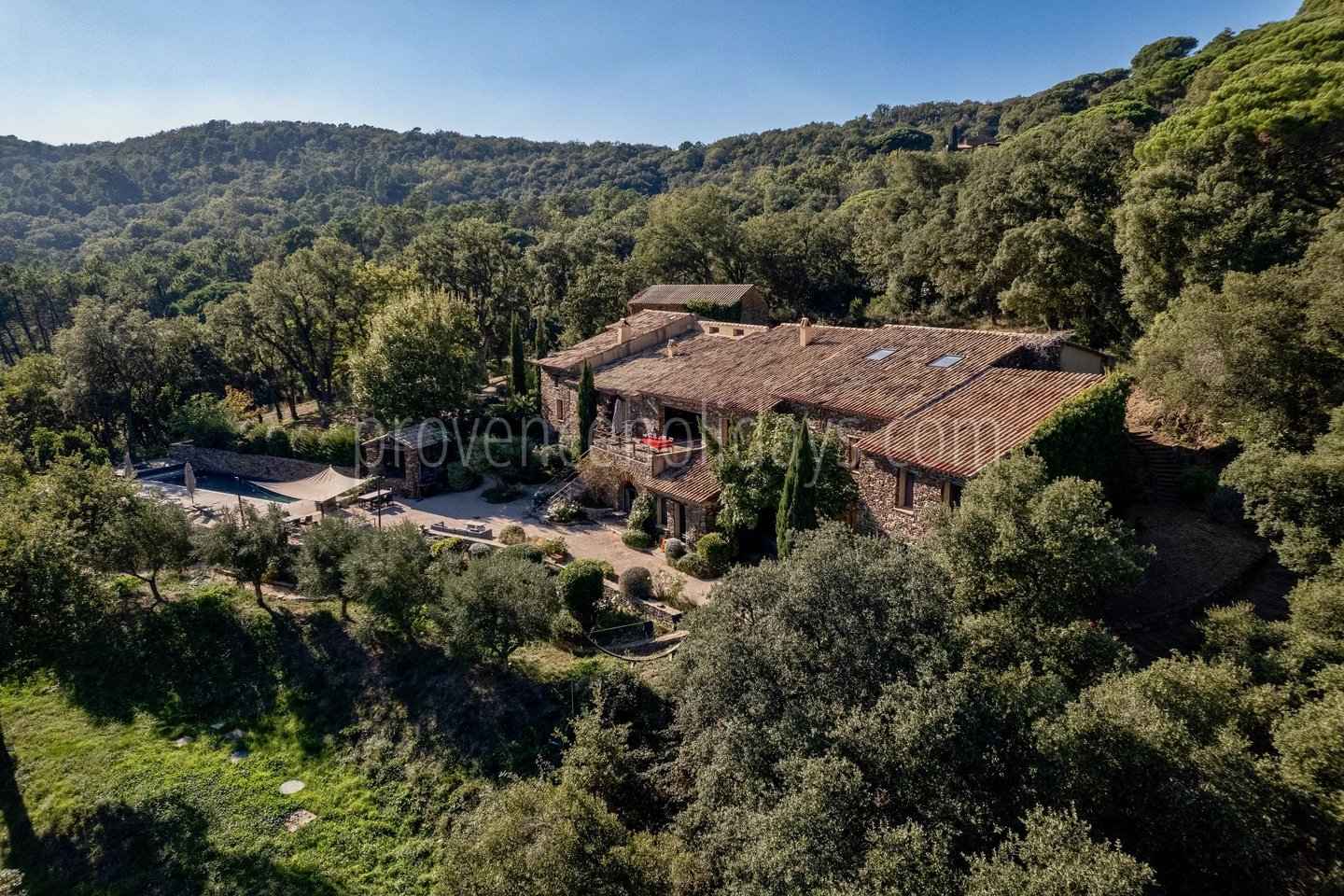 7 - Domaine en pierre à La Garde-Freinet: Villa: Exterior