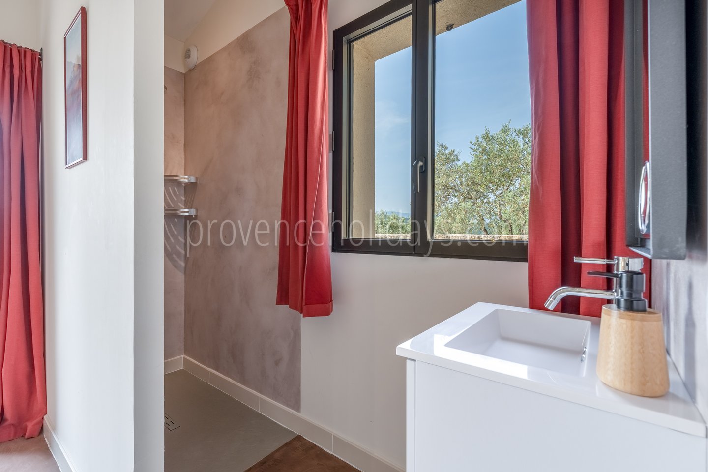 12 - Le Belvédère Provençal: Villa: Bedroom