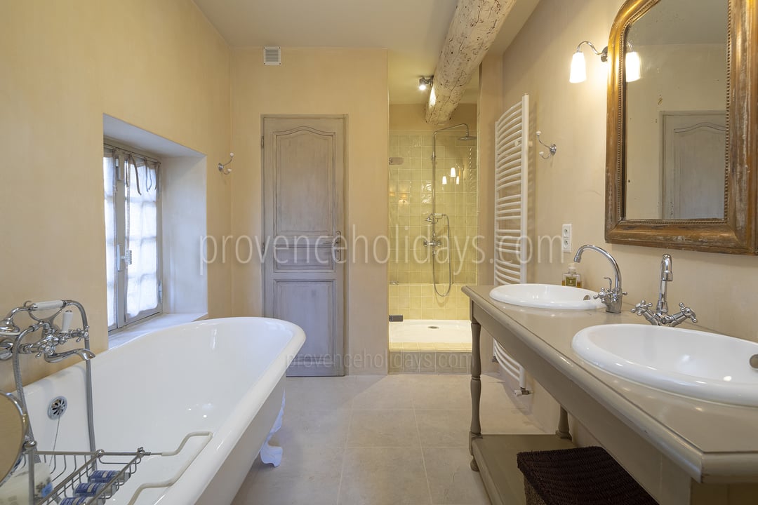 14 - Mas Cabrières-d\'Avignon: Villa: Bathroom