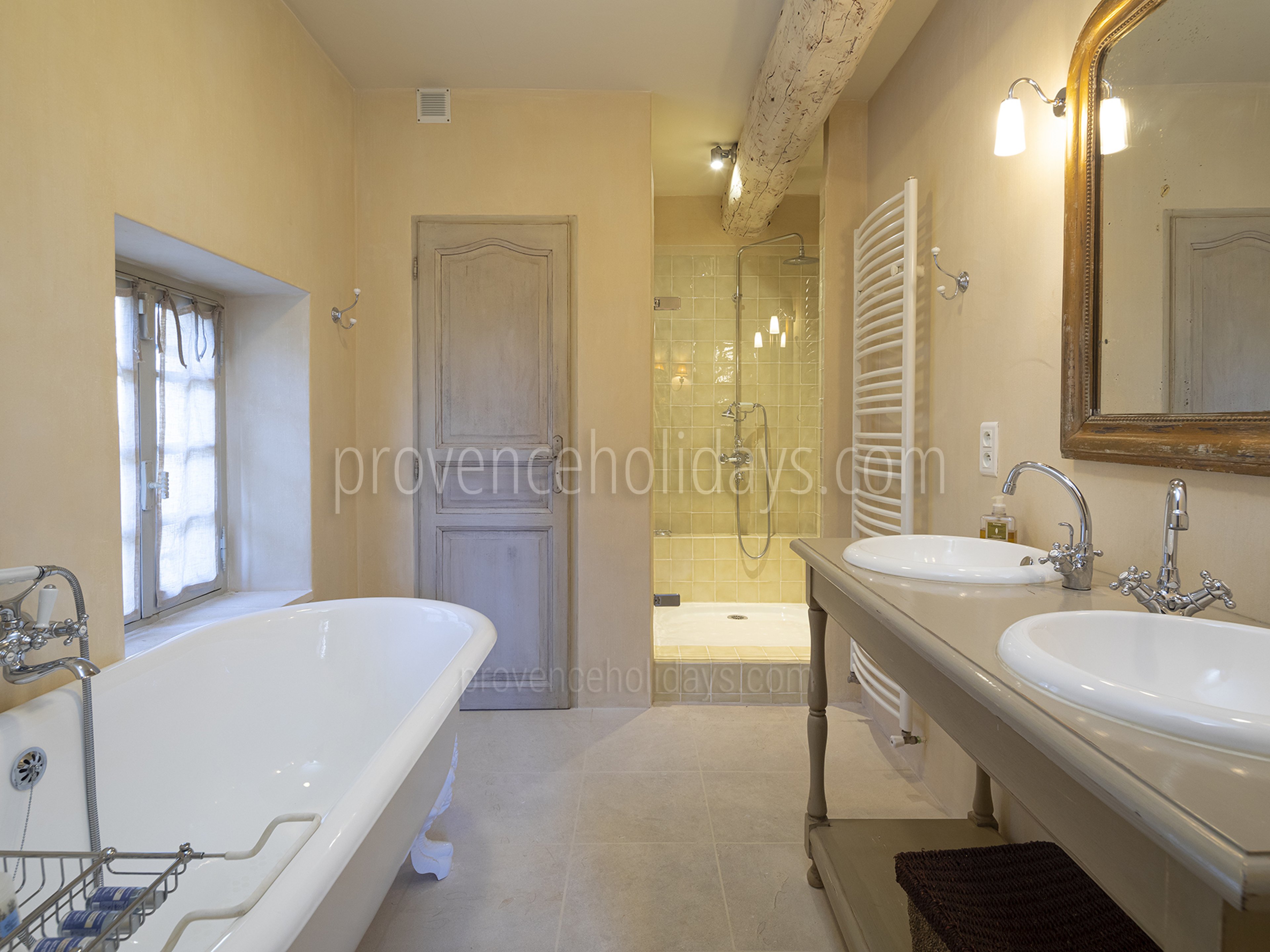 14 - Mas Cabrières-d\'Avignon: Villa: Bathroom