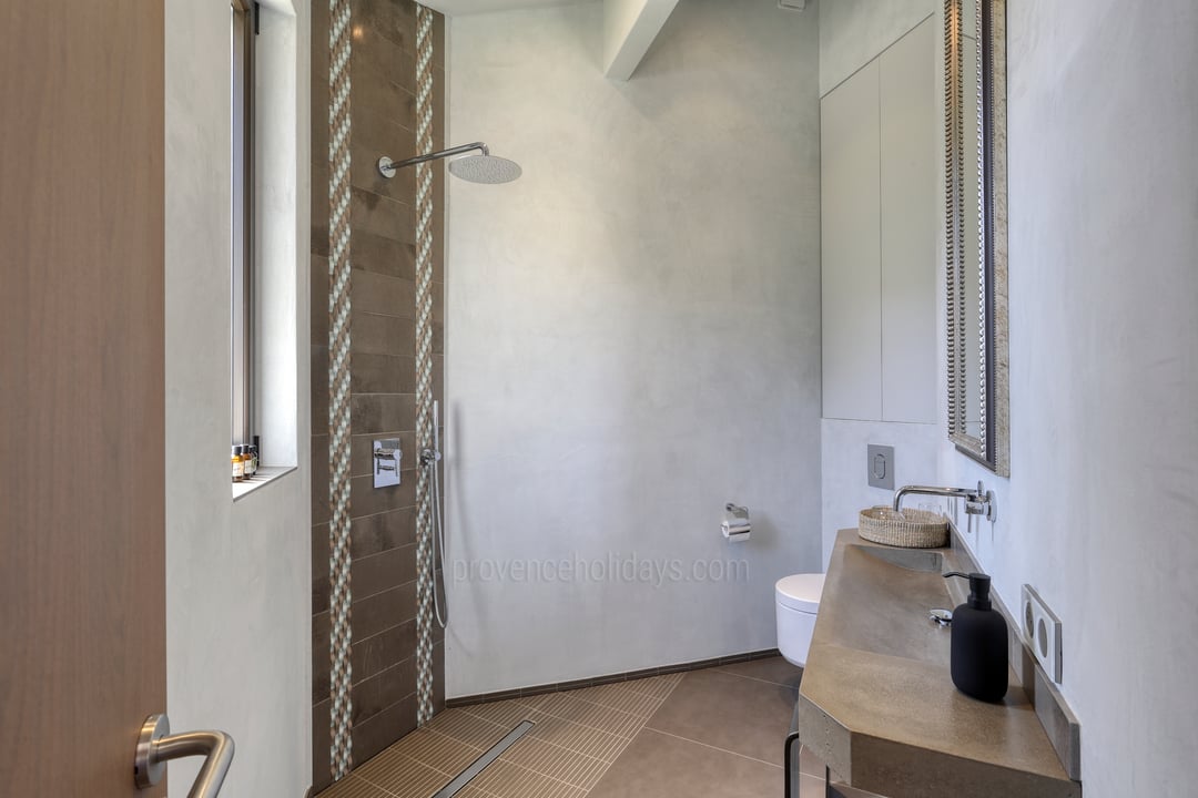 18 - Le Mas du Vallon: Villa: Bathroom