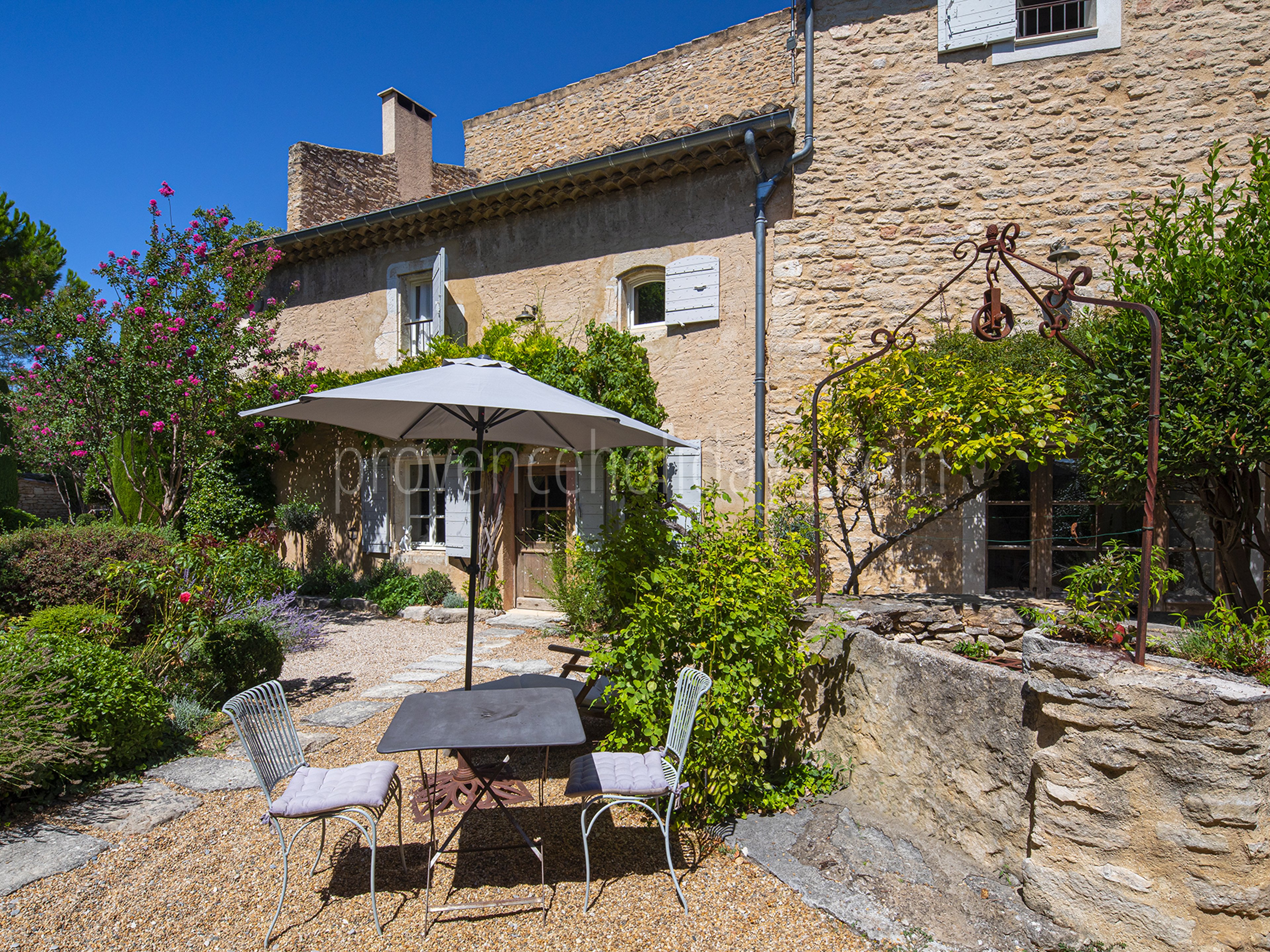 4 - Mas Cabrières: Villa: Exterior