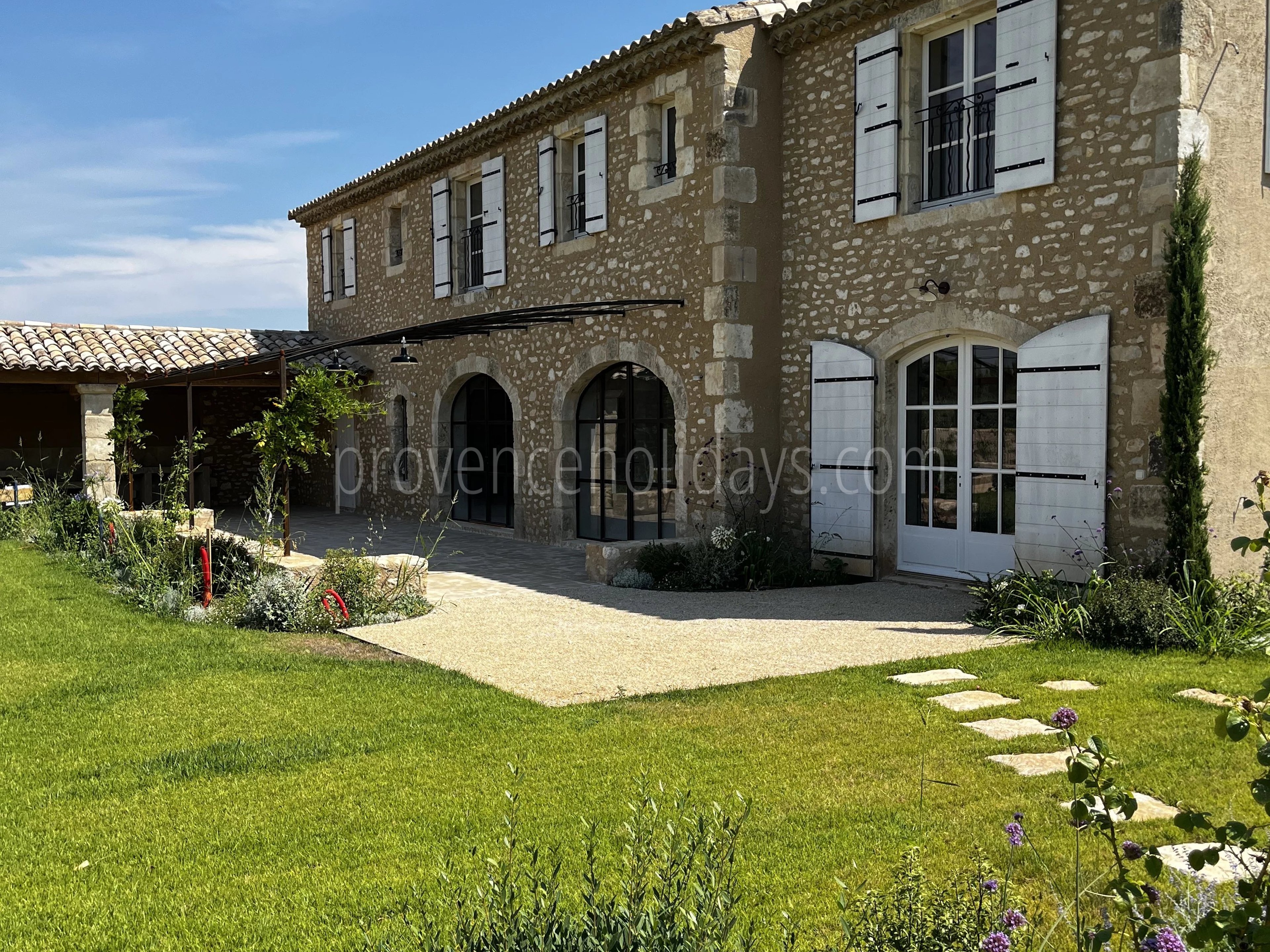 16 - Provençal mas in Eygalières: Villa: Exterior