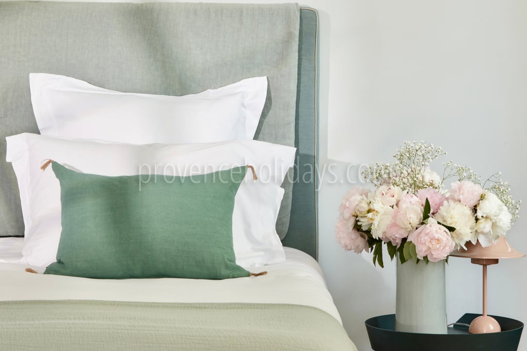 19 - Bastide des Alpilles: Villa: Bedroom
